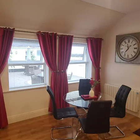 شقة Dunderry Self Catering Family *