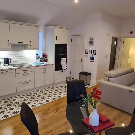 דירה Dunderry Self Catering Family נאבאן