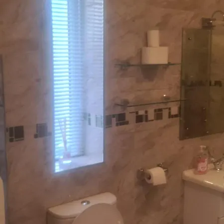 דירה Dunderry Self Catering Family נאבאן